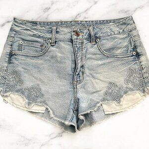 DAISY DUKE JEAN SHORTS cut offs AMERICAN EAGLE OUTFITTERS SZ 6 DISTRESSED‎